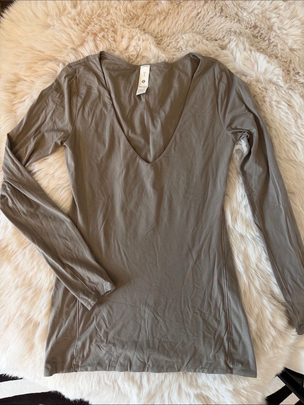 lululemon athletica Taupe V-Neck Long Sleeve Tee
